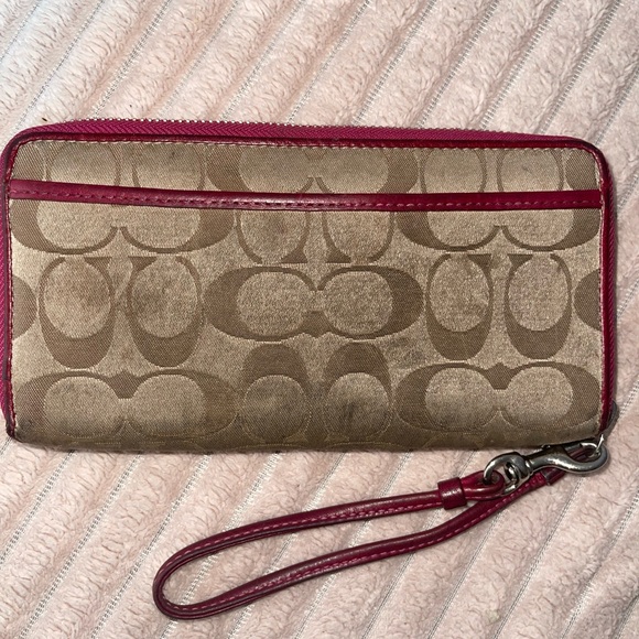 COACH Y2K “Poppy” wallet in hot pink & champagne - Picture 2 of 4